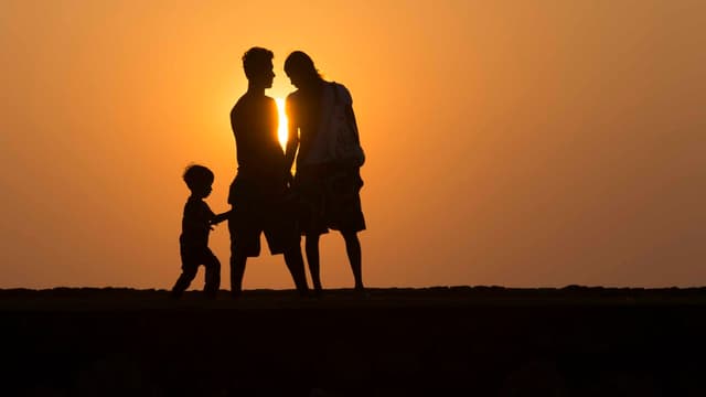 Passez du temps de qualité en famille, se réveiller tôt, autant de principes qui favorisent la performance au travail en semaine.