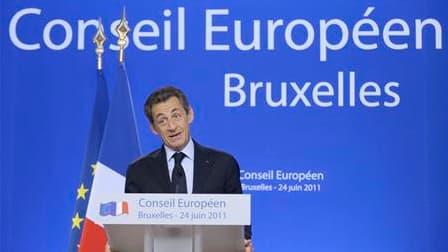 Nicolas Sarkozy a accusé vendredi les socialistes de vouloir ralentir le rythme de réduction du déficit et s'est présenté face à eux en défenseur des intérêts des Français. Il a ironisé sur le dernier rapport de la Cour des comptes, qui suggère au gouvern