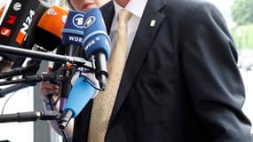 Selon des responsables au sein de l'Union européenne, le Premier ministre du Luxembourg Jean-Claude Juncker devrait rester à la tête de l'Eurogroupe, tandis que l'actuel président du Fonds européen de stabilité financière (FESF) Klaus Regling va prendre l