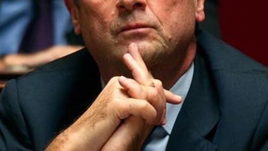 La proposition de loi déposée par François Hollande pour lutter contre le démantèlement des entreprises a été enterrée mardi, du moins pour la législature qui s'achève. /Photo prise le 29 novembre 2011/REUTERS/Charles Platiau