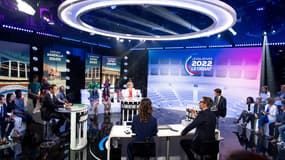 Le plateau du débat de l'entre-deux-tours des législatives sur BFMTV.