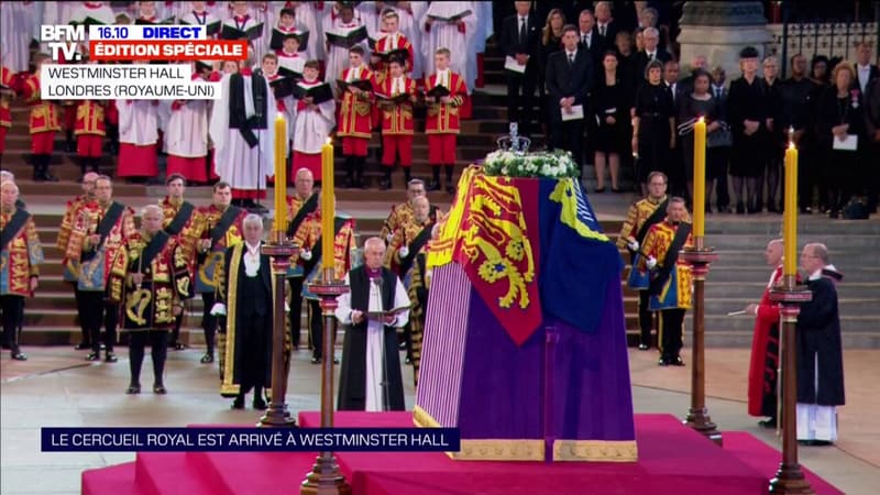 Le cercueil d'Elizabeth II entre à Westminster Hall