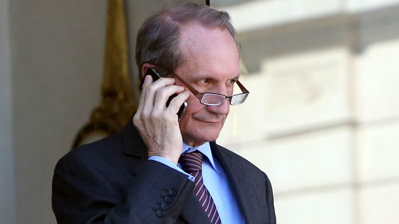 Gérard Longuet, alors ministre de la Défense, dans la cour de l'Elysée, le 27 mars 2012