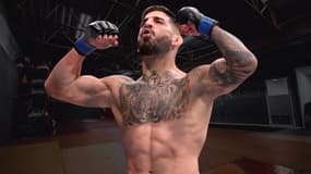 UFC 317 : comment regarder le combat Topuria - Oliveira en streaming et en direct ?