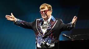 Le chanteur et compositeur britannique Elton John lors de sa tournée mondiale d'adieux à l'Accor Arena à Paris, le 11 juin 2022