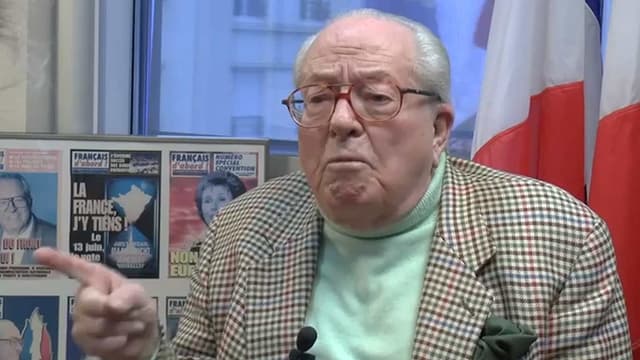 "La responsabilité de nos gouvernants depuis 20 ou 30 ans est engagée", estime Jean-Marie Le pen dans son jounal de bord.