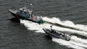 Des gardes côte finlandais en patrouille le long des côtes, le 28 avril 2015