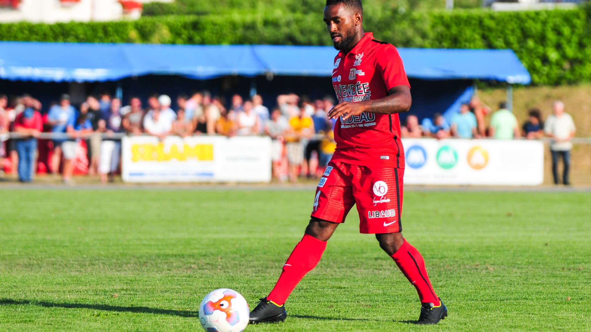 Vital Nsimba, avec Niort lors d'un match amical contre Luçon en 2015.