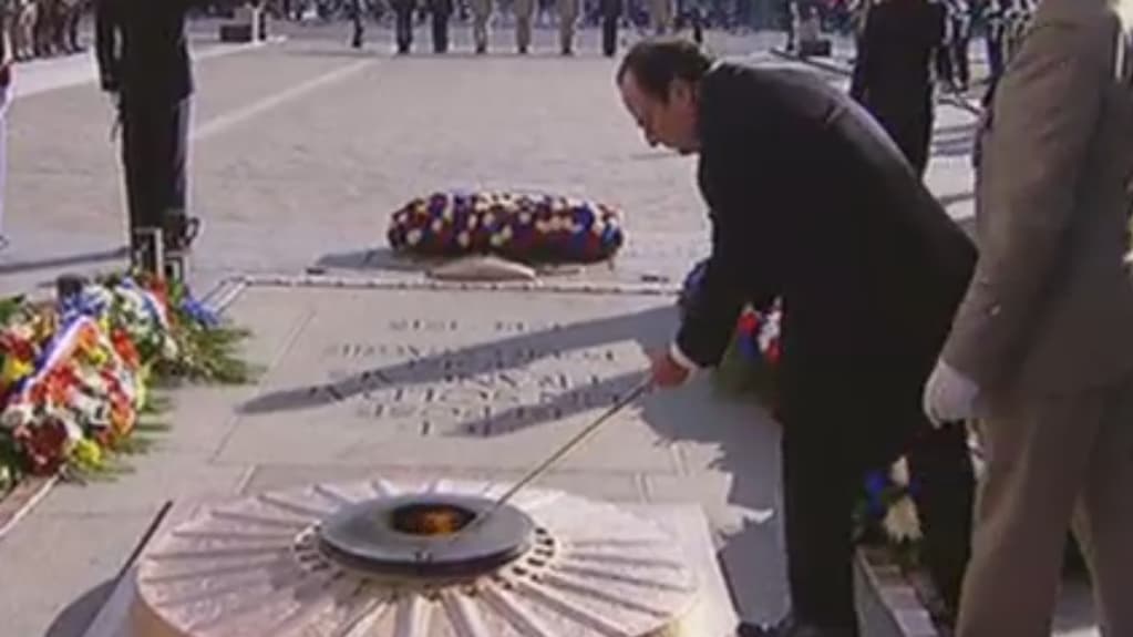 François Hollande ravive la flamme du soldat inconnu.
