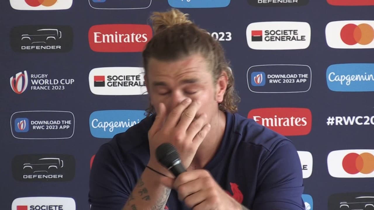 Bastien Chalureau en larmes en conférence de presse le 4 septembre 2023