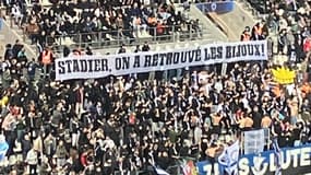La banderole des supporters du PFC sur le vol au Louvre le 7 octobre 2025 lors du match PFC-Rennes