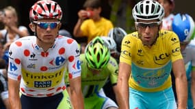 Rafal Majka (à gauche) et Vincenzo Nibali, respectivement meilleur grimpeur et maillot jaune, vont remporter 25.000 et 450.000 euros.