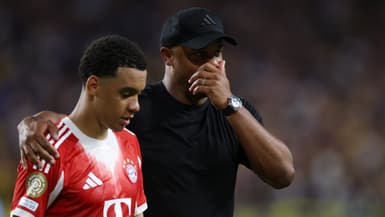 Jamal Musiala en train de discuter avec Vincent Kompany pendant un match du Bayern Munich, le 20 juin 2025