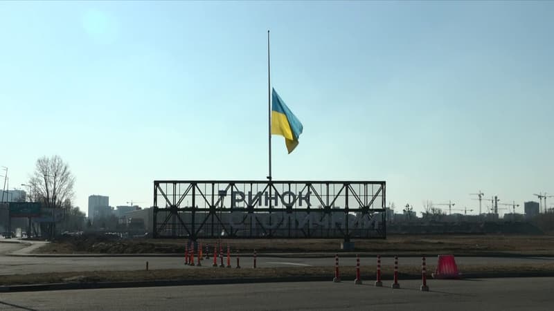 Guerre en Ukraine: une minute de silence observée à Kiev et dans l'ensemble du pays