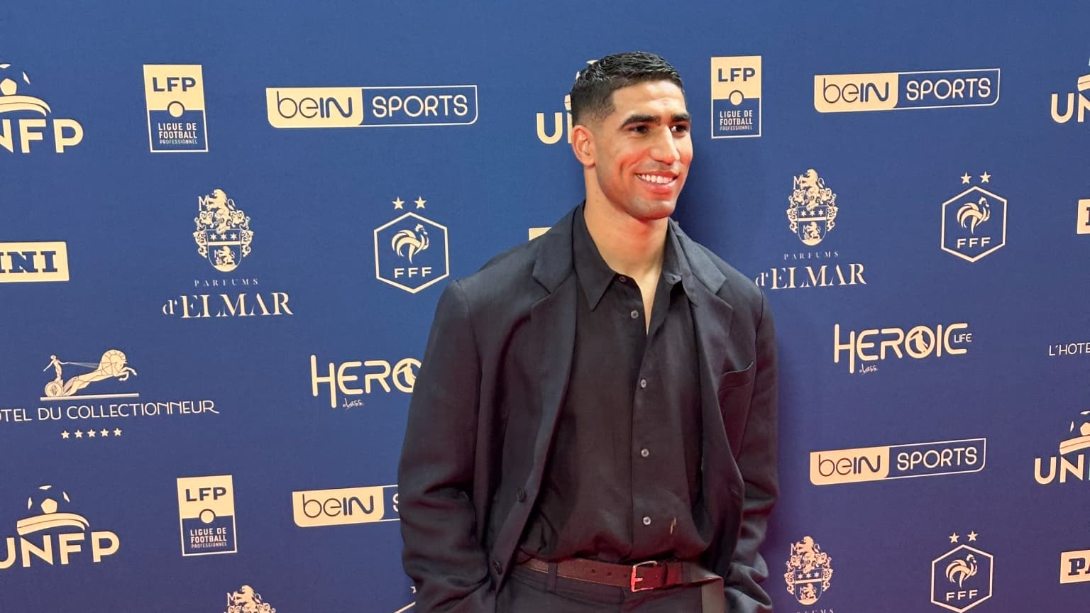 Achraf Hakimi sur le tapis rouge des Trophées UNFP, le 11 mai 2025.
