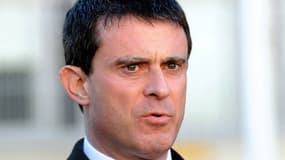 Le ministre de l'Intérieur, Manuel Valls, a démenti chercher à identifier la source d'un journaliste du "Figaro", le 5 février 2014.