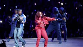 Le rappeur Kendrick Lamar et la chanteuse SZA le 9 février 2025 lors de la mi-temps du Super Bowl