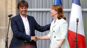 Nicolas Hulot et Ségolène Royal lors de leur passation de pouvoir, le 17 mai 2017 à Paris. 