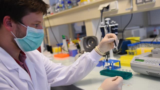 Un chercheur du laboratoire Sys2diag.