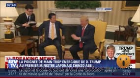 L'interminable et gênante poignée de main entre Donald Trump et Shinzo Abe devient célèbre - 13/02