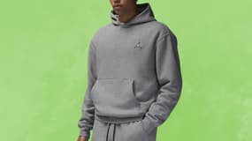 Ce sweat à capuche Nike porté par les joueurs de foot profite d'un prix inédit en ce moment