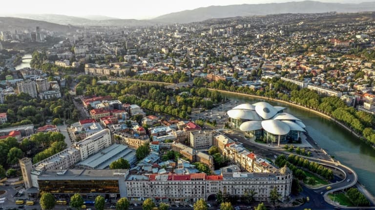 Vue de la ville de Tbilissi, en Géorgie, en août 2019
