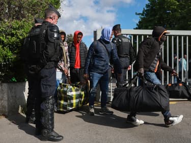 Une évacuation par les forces de l'ordre a eu lieu mercredi 17 avril afin de déloger les migrants d'un squat (le plus grand de France) à Vitry-sur-Seine, à 100 jours des JO de Paris 2024.