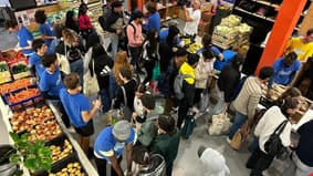 ROBIN DE BFM - Des centaines d'étudiants bordelais font la queue pour recevoir une aide alimentaire