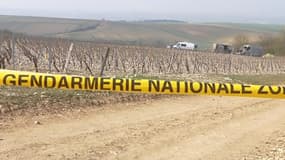 La zone où ont été retrouvés les deux fourgons incendiés après un braquage dans l'Yonne est interdite d'accès par la gendarmerie.
