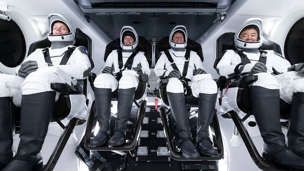 L'équipage Crew-2 qui va s'envoler vers la Station spatiale internationale L'équipage Crew-2 qui va s'envoler vers la Station spatiale internationale