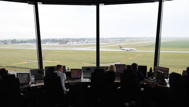 Vue intérieure de la tour de contrôle de l'aéroport de Beauvais le 4 juin 2019.