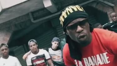 Jo Le Pheno dans le clip "Bavure"