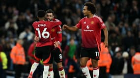 Amad Diallo et Bruno Fernandes lors du match entre Manchester City et Manchester United, le 15 décembre 2024.