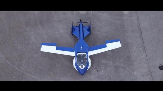 Avec ses ailes, l'Aeromobil 3.0 peut parcourir 700 Km dans les airs ou 875 km sur le sol