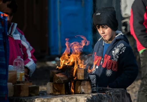 Un enfant kurde dans le camp de migrants de Grande-Synthe, près de Dunkerque, dans le nord de la France, le 23 décembre 2015