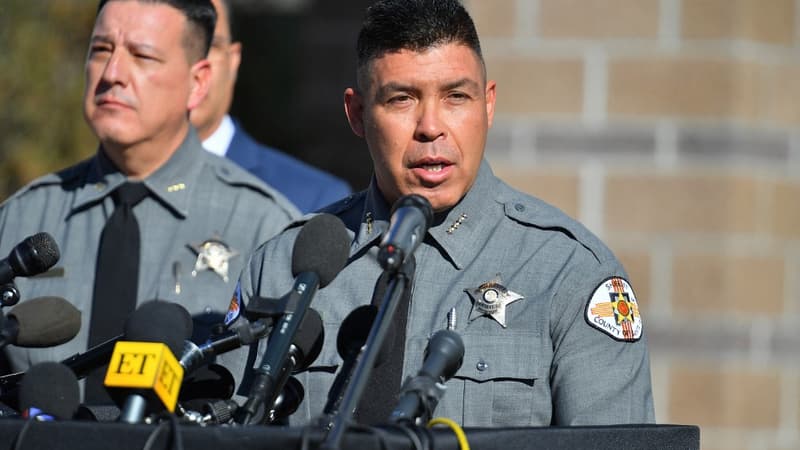 Le policier Adan Mendoza lors de la conférence de presse à Santa Fe le 27 octobre 2021.