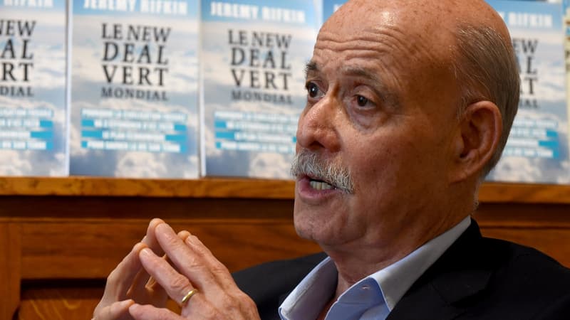 "La civilisation des carburants fossiles, qui est à la base des deux premières révolutions industrielles, s'effondre en temps réel", constate l'essayiste et économiste américain Jeremy Rifkin