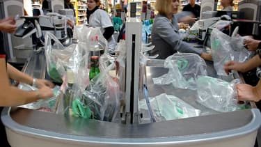 À compter du 1er juillet 2016, les sacs plastiques proposés par les commerçants seront interdits. (image d'illustration)