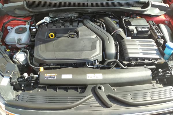 Notre version d'esai est dotée du moteur 1,5 litres turbo entièrement thermique, couplé à une boîte auto DSG 7 rapport. Il affiche une puissance de 150 chevaux et un couple maximal de 250Nm.