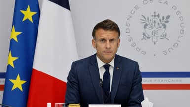 Emmanuel Macron lors d'un conseil de défense sur la situation en Nouvelle-Calédonie, le 16 mai 