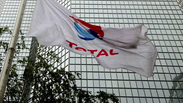 Le drapeau Total, flottant devant le siège du groupe à La Défense. (Photo d'illustration)