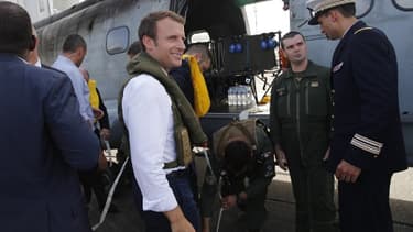 Emmanuel Macron avant son départ de Guadeloupe pour Saint-Martin, en hélicoptère