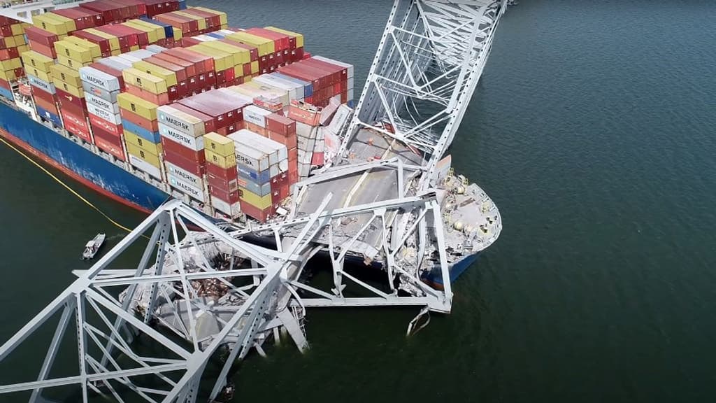 Le navire porte-conteneurs a percuté la pile d'un grand pont autoroutier de Baltimore, le 26 mars 2024