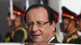 François Hollande, qui donnera mardi prochain la première conférence de presse de son quinquennat, veut être un "interlocuteur direct" pour les Français, désireux selon lui d'un "face-à-face" avec leur président. /Photo prise le 5 novembre 2012/REUTERS/Su