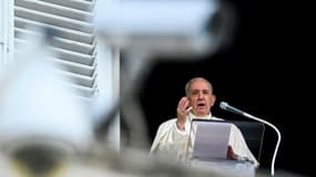 Le pape François récite la prière de l'Angélus, le 26 septembre 2021 au Vatican  