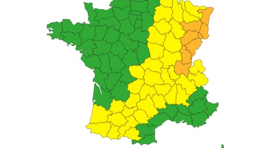 Huit départements sont placés en vigilance orange pour orages par Météo-France, le 26 juin 2022
