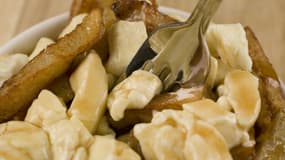 Plat populaire au Canada, la poutine est constituée de frites, fromage et sauce brune, ici à Montréal le 20 novembre 2007 (illustration). 