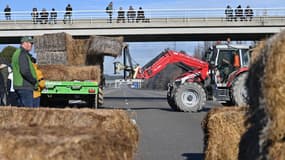 Blocage des agriculteurs sur l'A7, près de Montélimar, le 24 janvier 2024