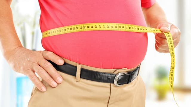 Dans les cas d’obésité extrême, il existe une solution chirurgicale, appelée chirurgie bariatrique.