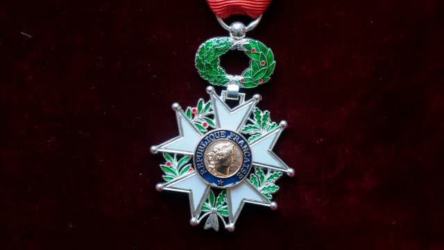 Une médaille de Chevalier de la Légion d'honneur.